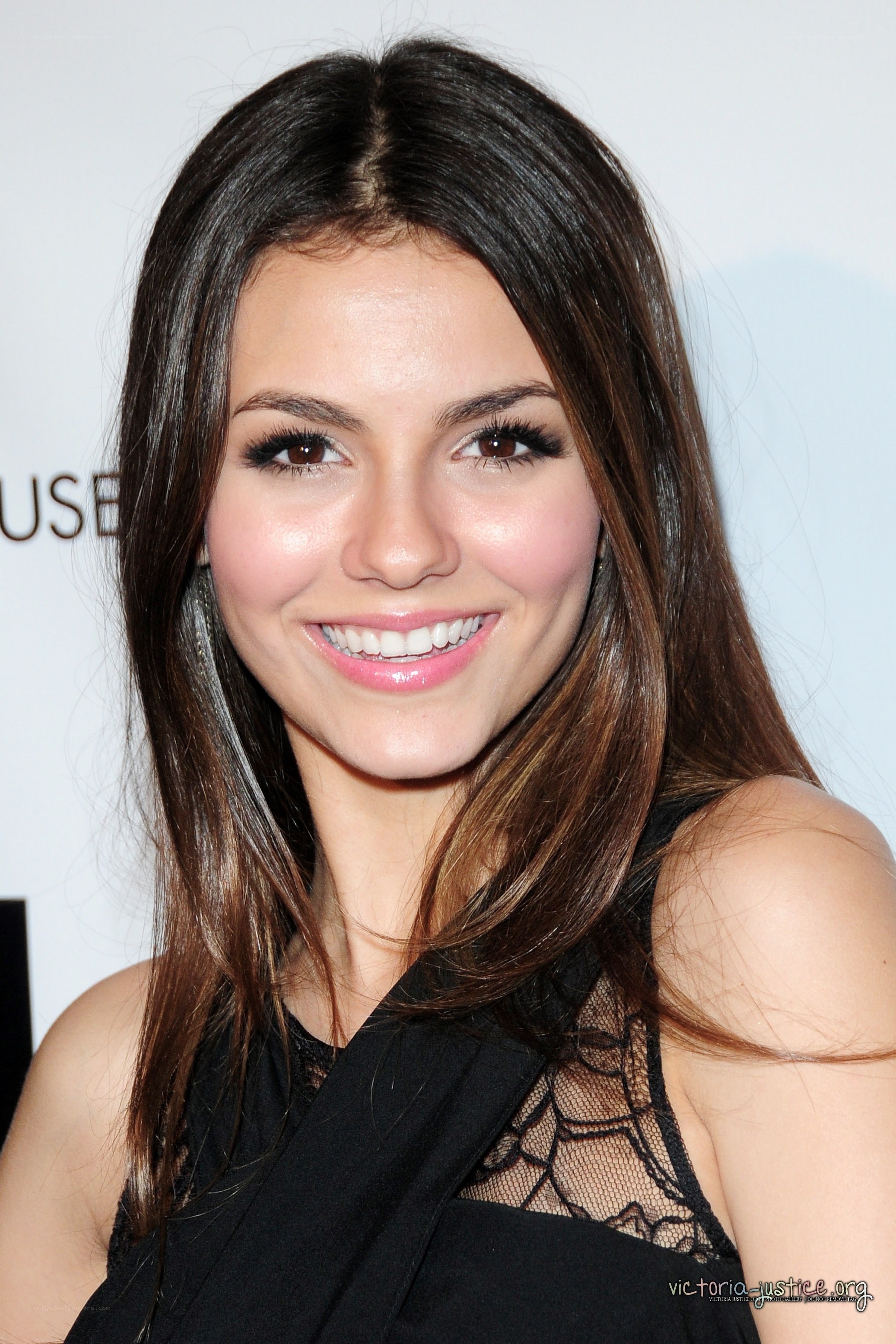 Victoria Justice smiling at event