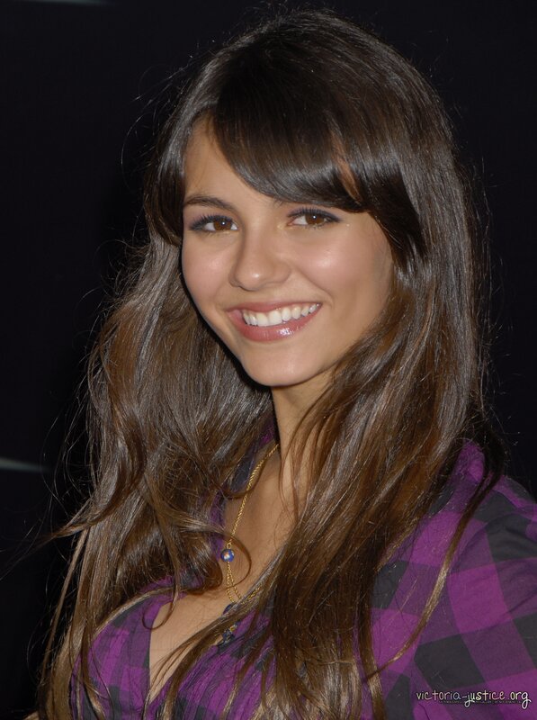 Victoria Justice smiling