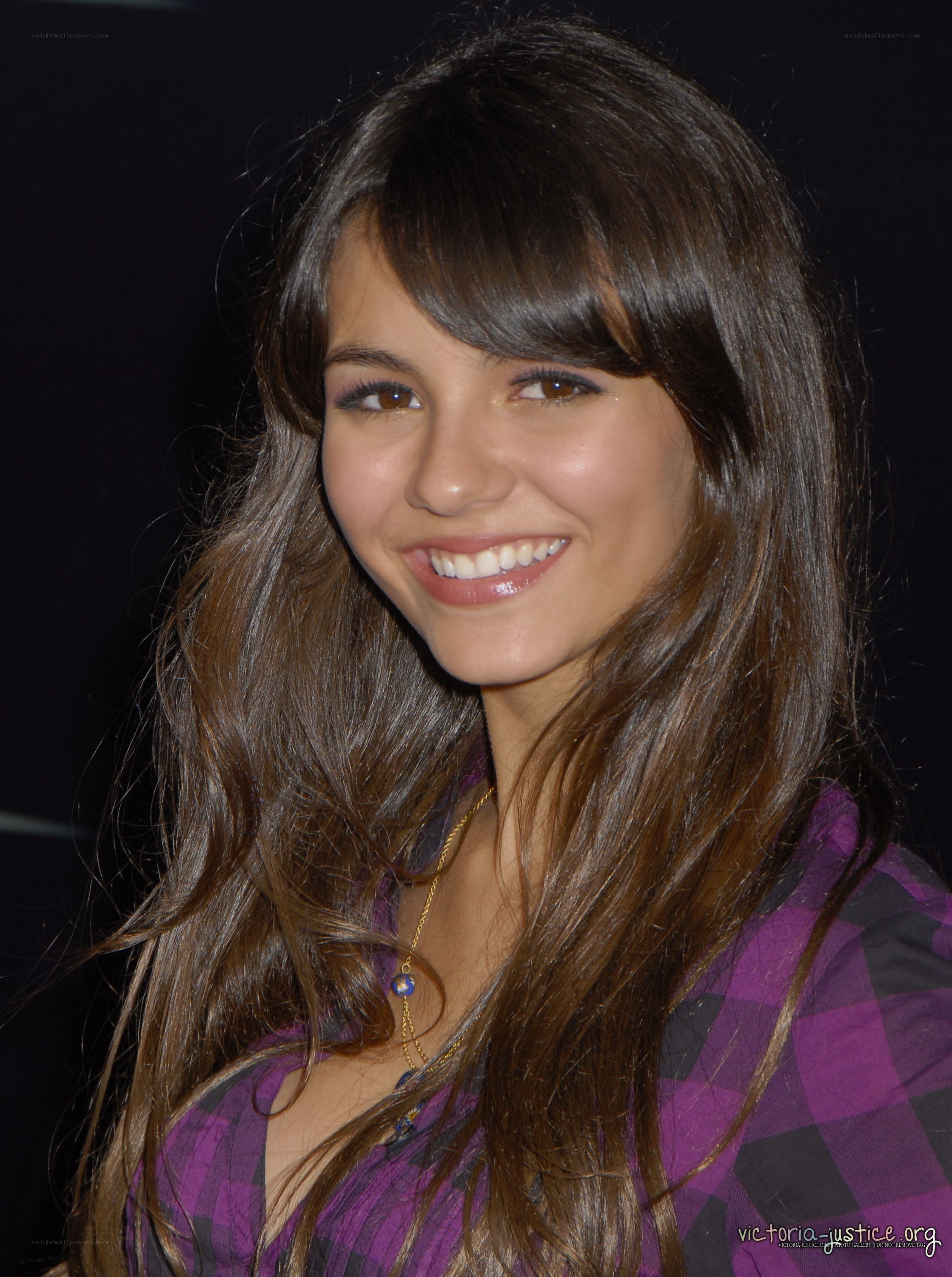 Victoria Justice smiling