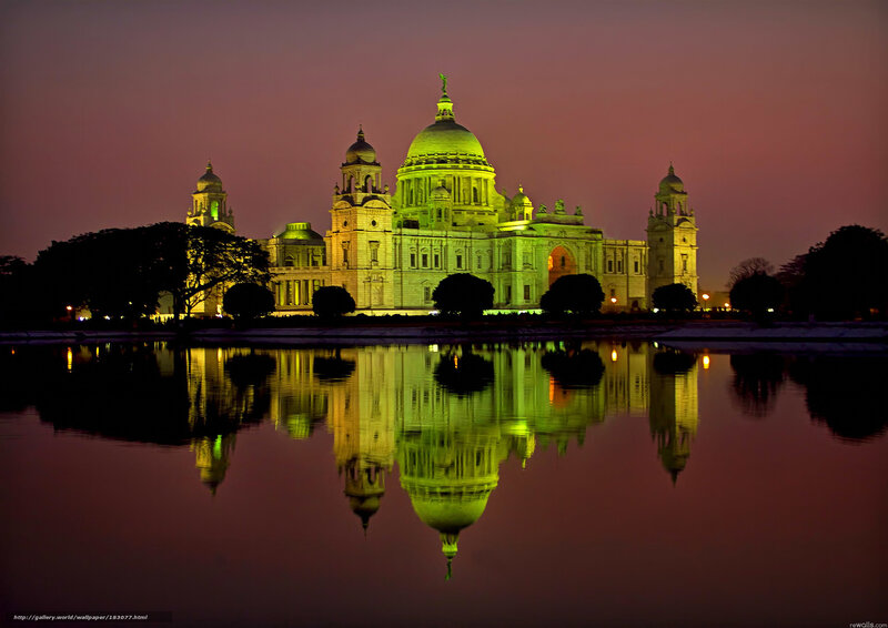 Victoria Memorial at dusk