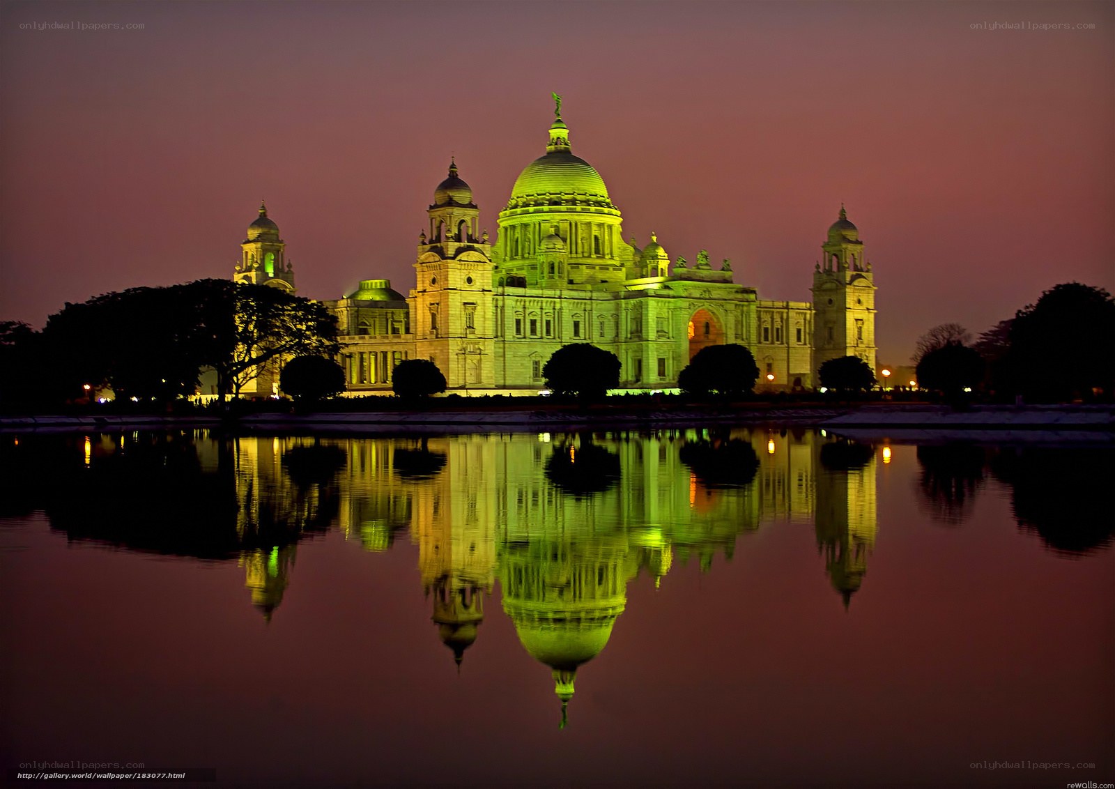 Victoria Memorial at dusk