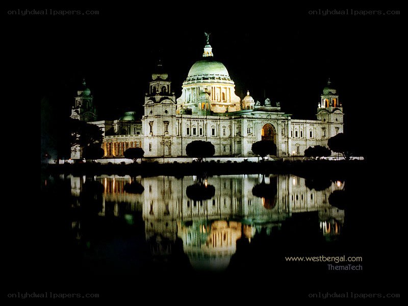 Victoria Memorial at night