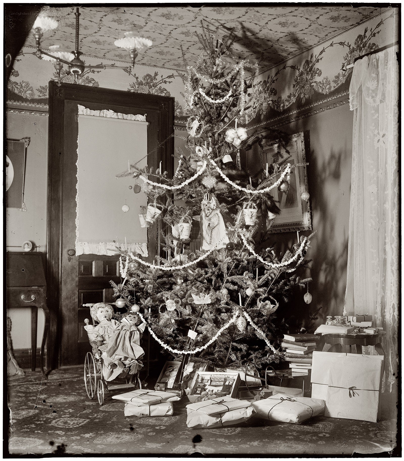 Victorian Christmas tree scene