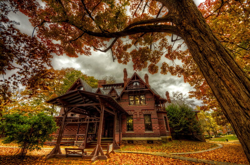 Victorian House in Autumn — Brown