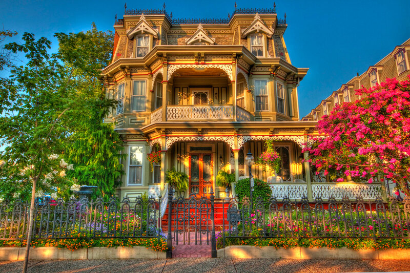 Victorian House with Flowers — Green