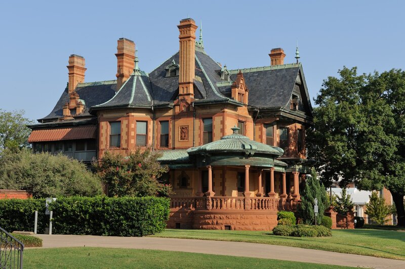 Victorian Mansion — Red