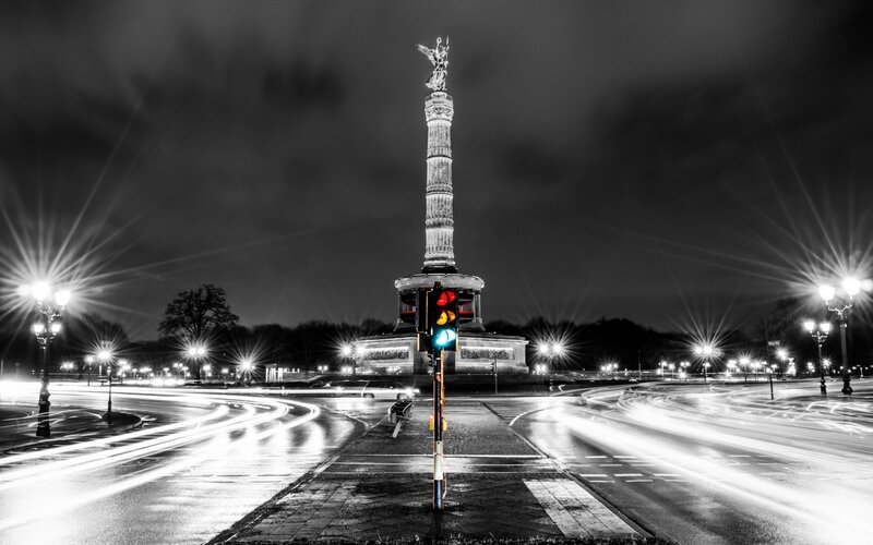 Victory Column at Night — Black