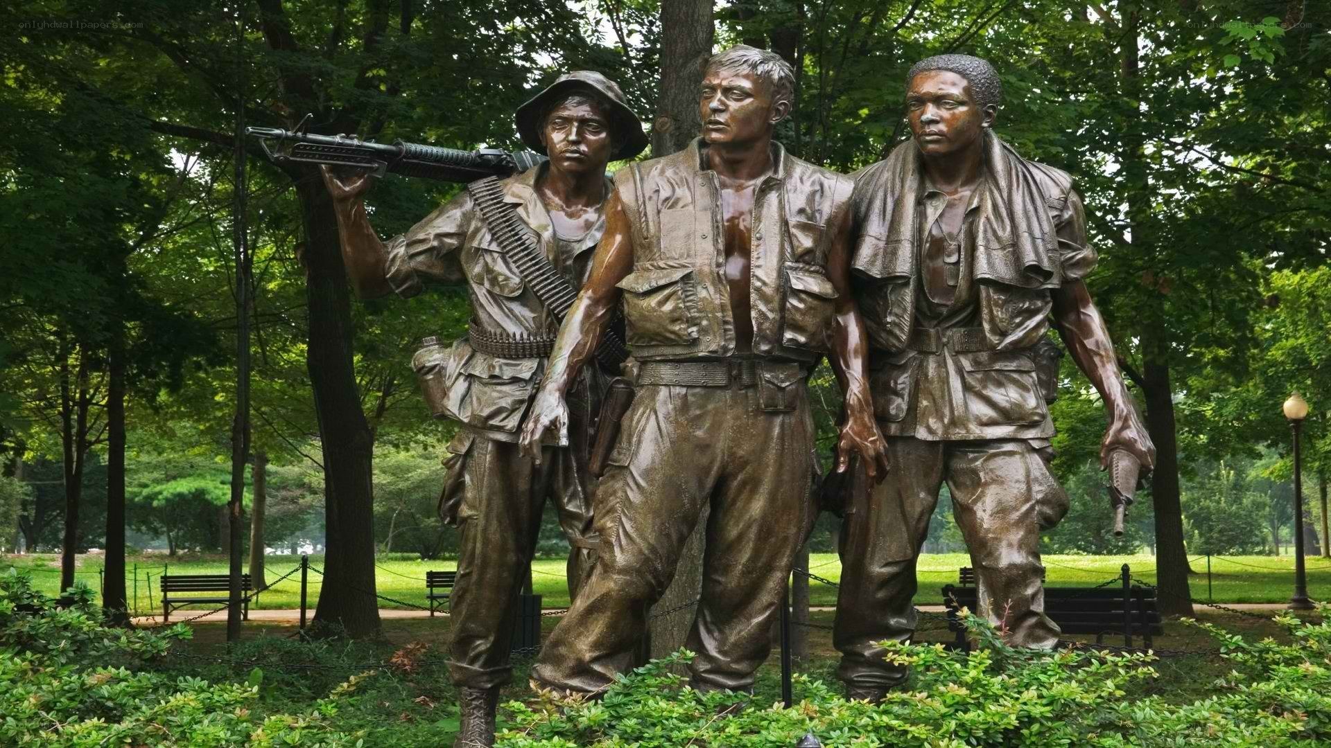 Vietnam Veterans Memorial statues