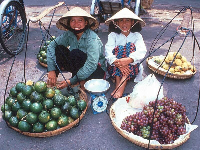 Vietnamese fruit vendors