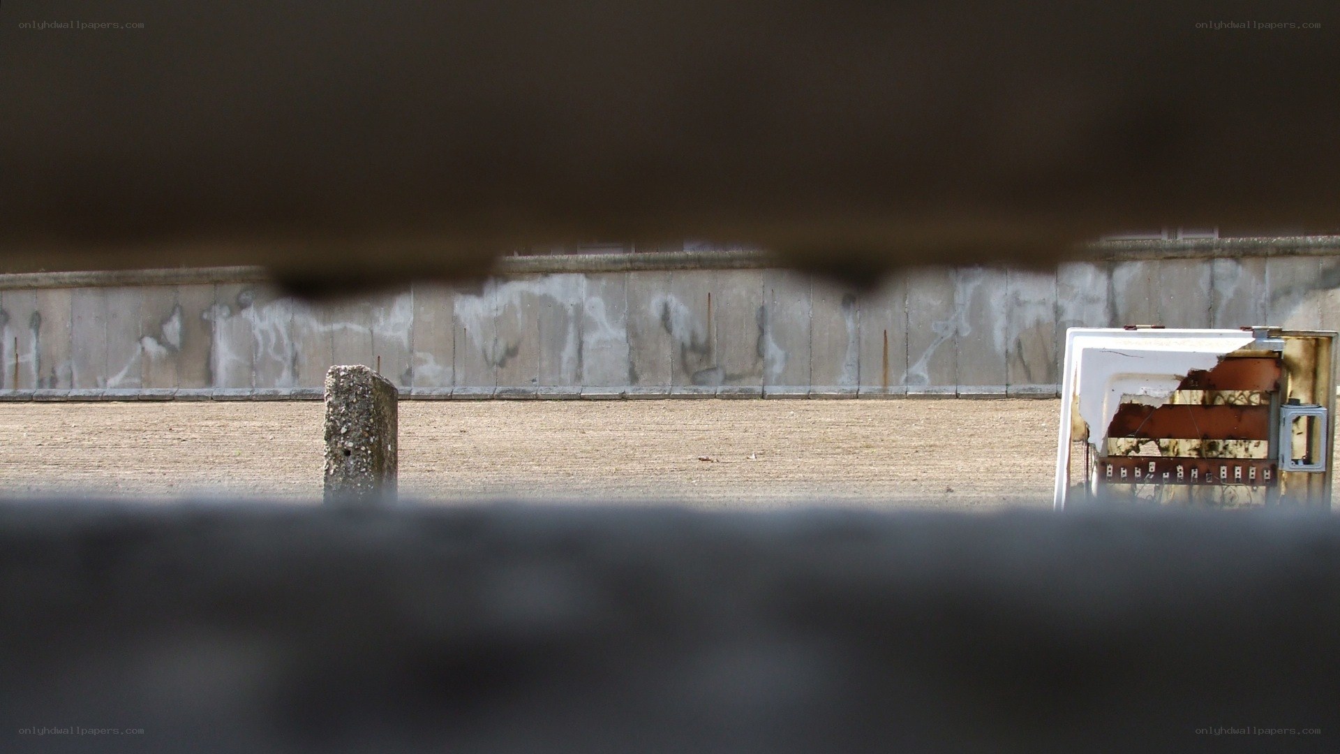 View through a gap at an empty lot