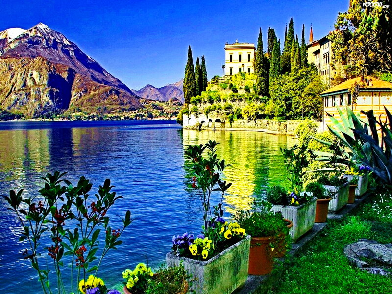 Villa on Lake Shore — Blue