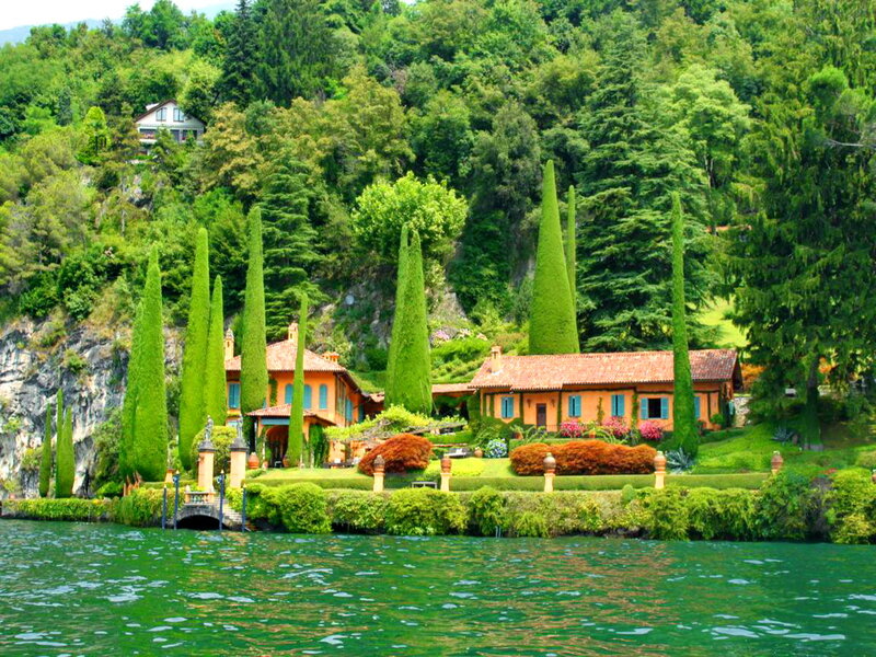 Villa on Lakeside Hill — Green