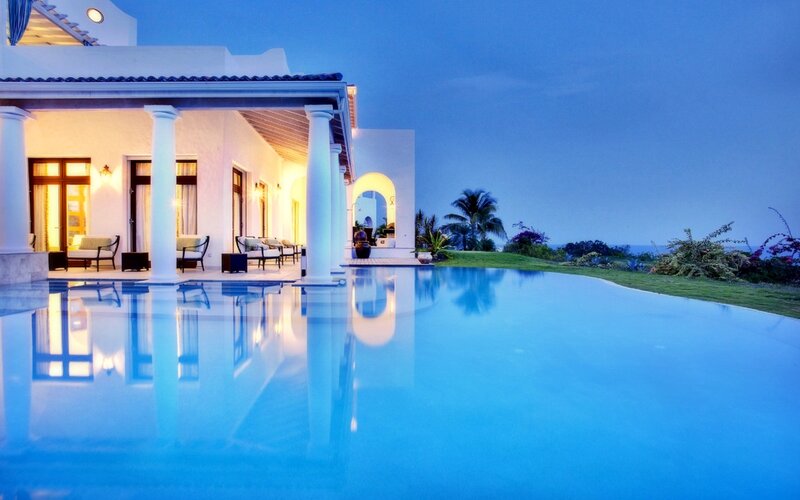 Villa with Infinity Pool — Blue, Serene