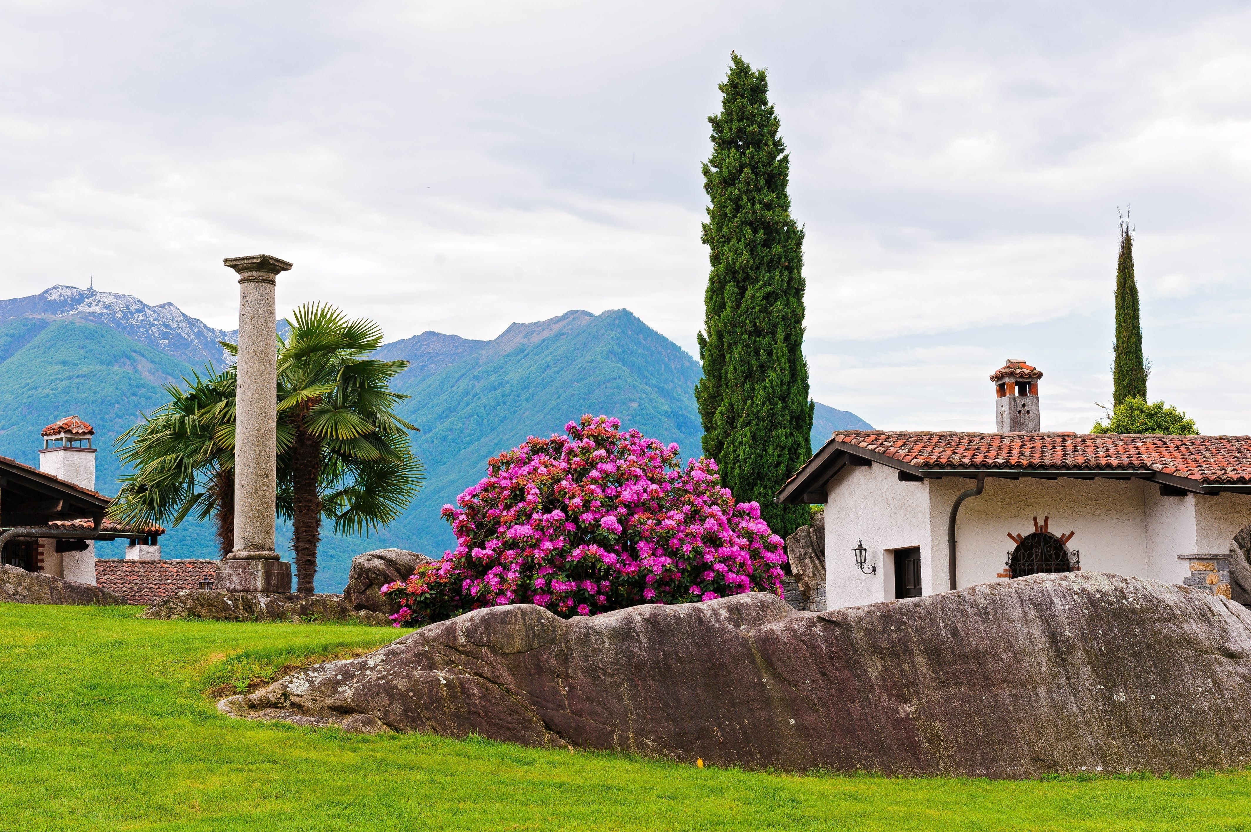 Villa with mountain view