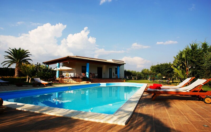 Villa with Swimming Pool — Blue, Serene