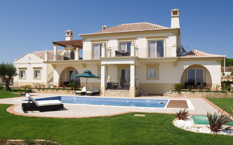 Villa with Swimming Pool — Green