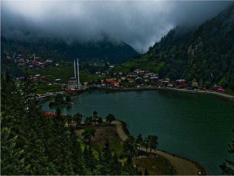 village by a lake in the mountains