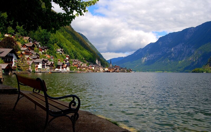 village by a lake in the mountains