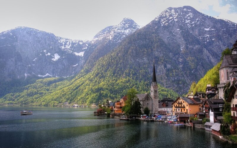 village by a lake in the mountains