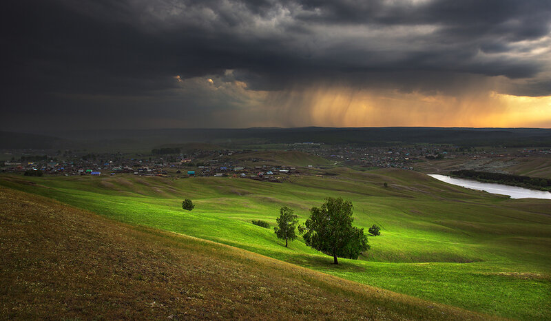 Village in Green Valley — Dramatic, Sunset