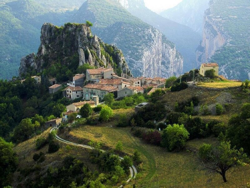 Village on a Rocky Hill — Green