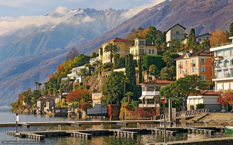 Villas on a lakeside mountain