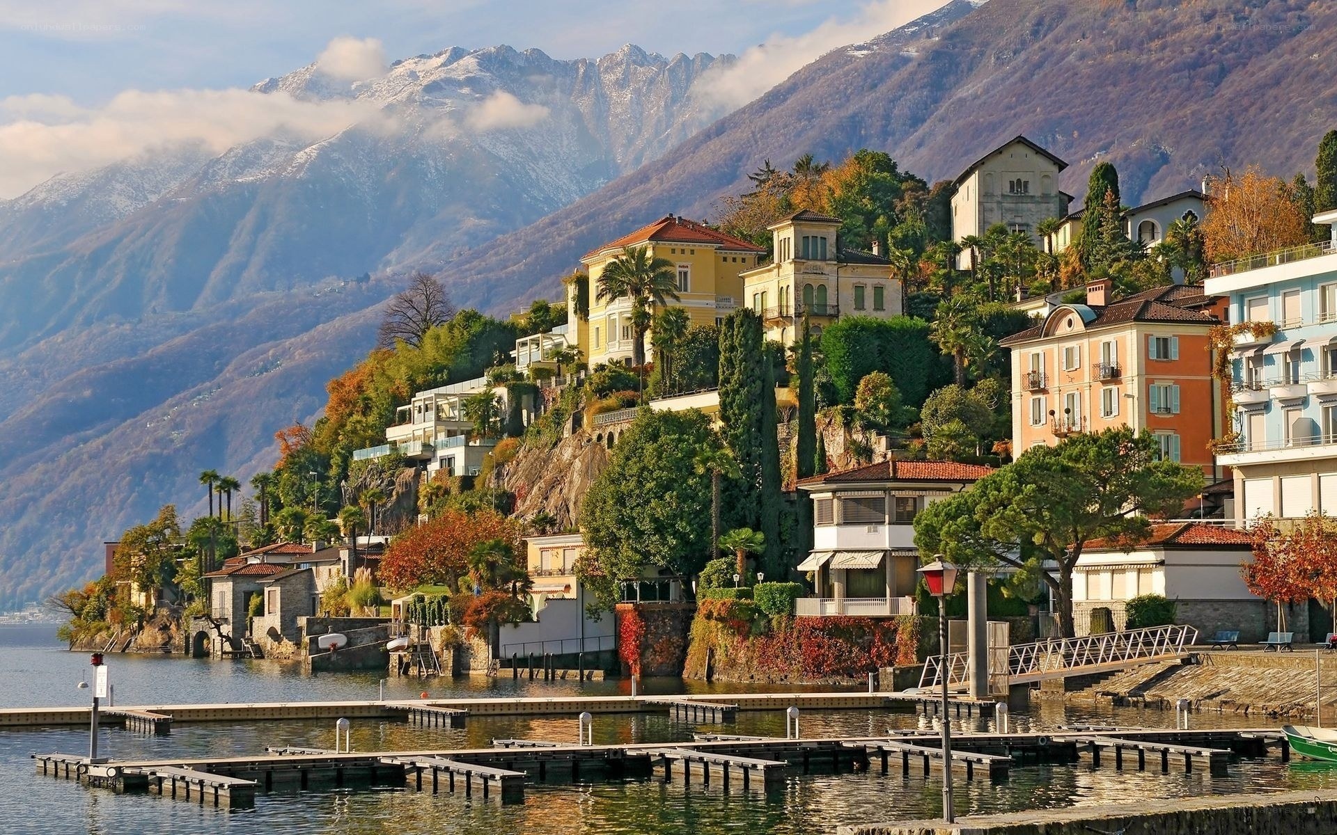 Villas on a lakeside mountain