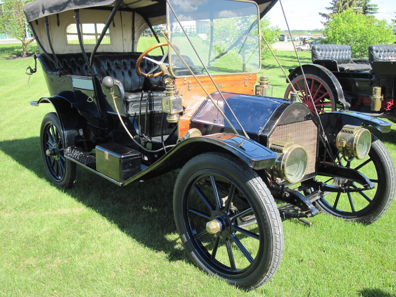 Vintage Automobile — Black, Serene
