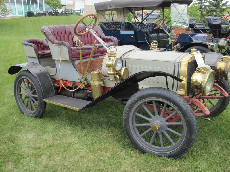 Vintage Automobile — Green, Calm
