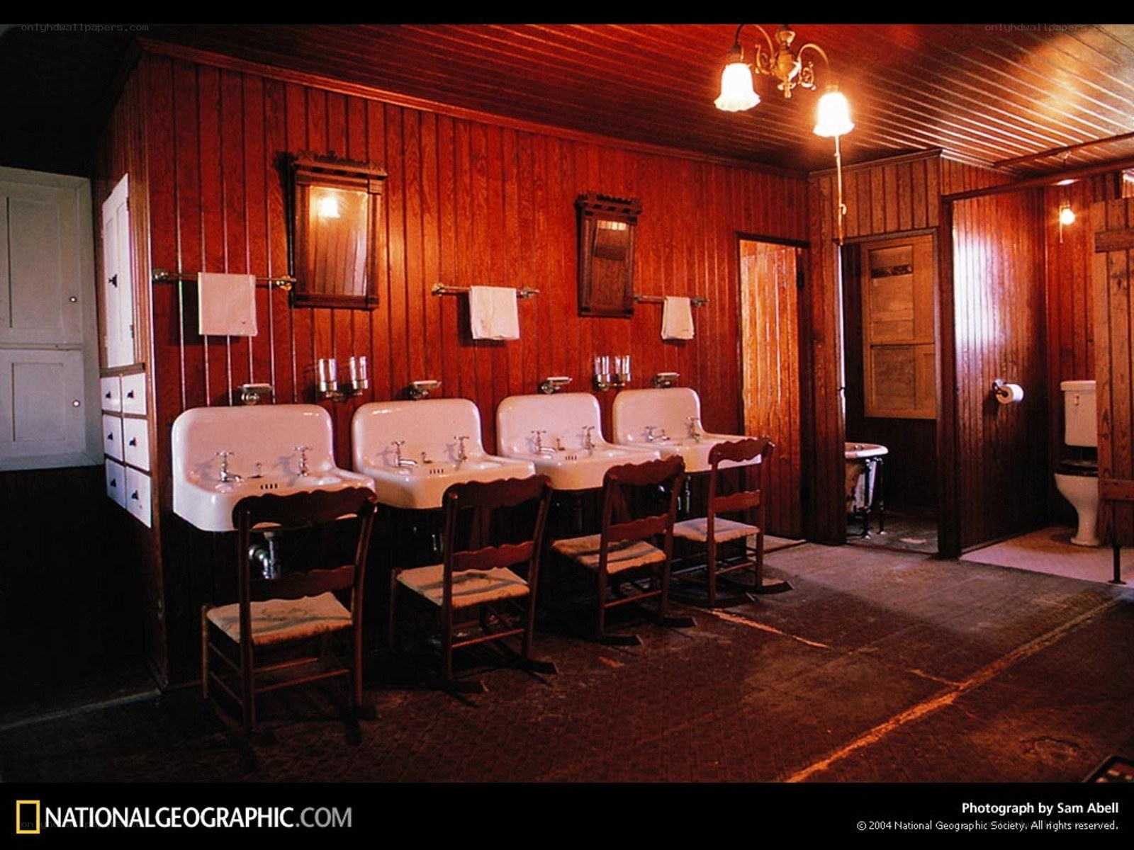 Vintage bathroom with sinks
