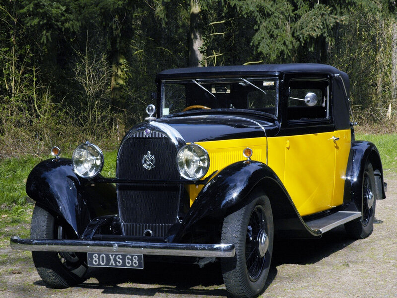 Vintage Black and Yellow Car — Serene