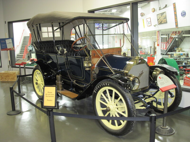 Vintage Black Automobile — Neutral