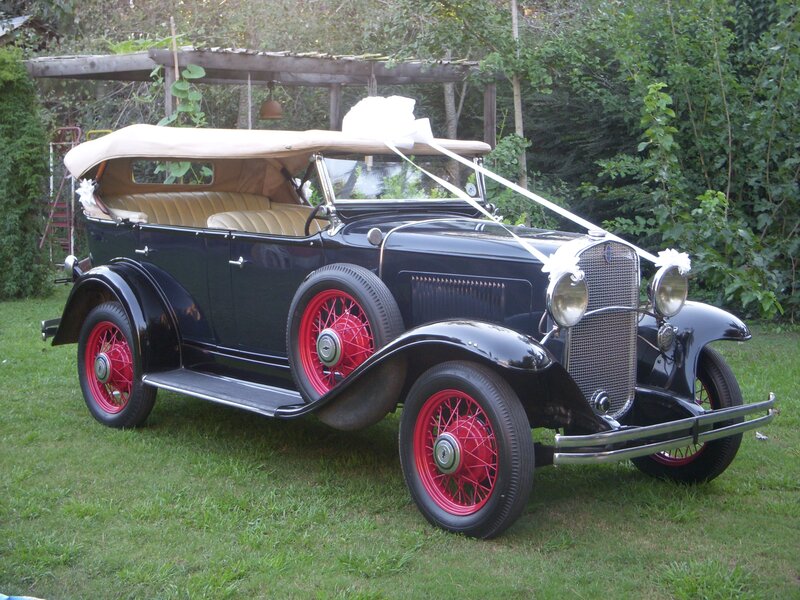 vintage black car with red wheels