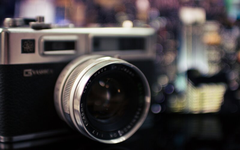 Vintage Camera — Black, Calm