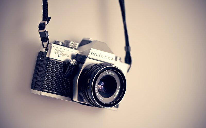 Vintage Camera Hanging — Black