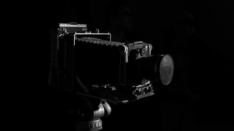 Vintage Camera on Tripod — Black