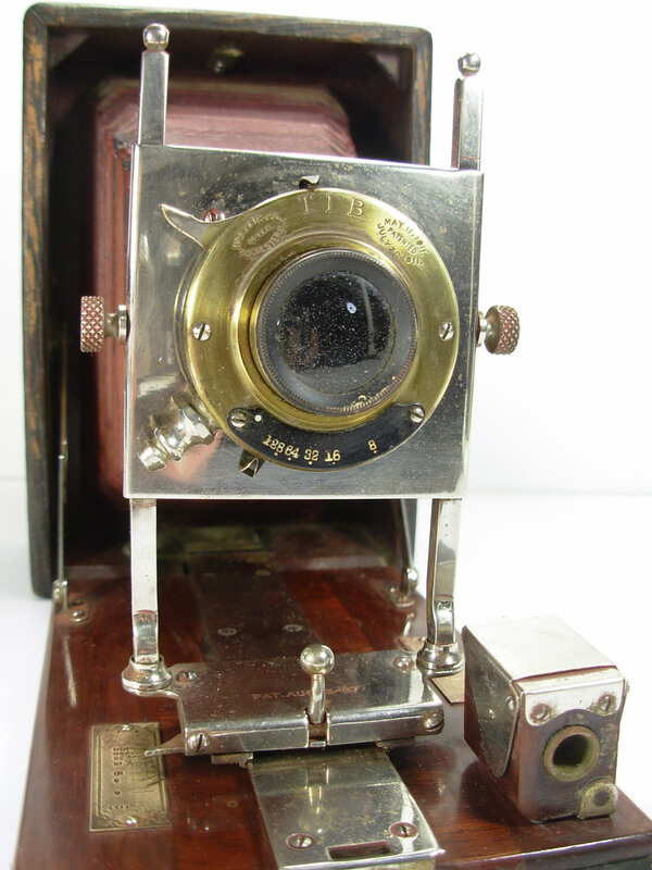 Vintage camera with lens