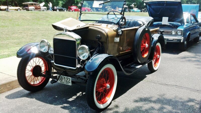 Vintage Car at Show — Brown