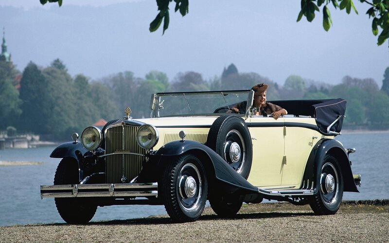 Vintage car by the lake
