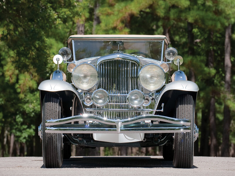 Vintage Car Front View — Silver