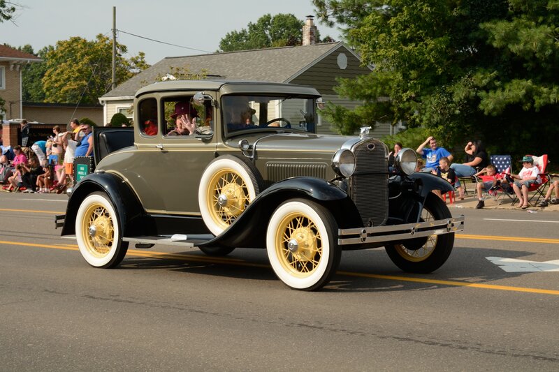 Vintage Car in Parade — Gray