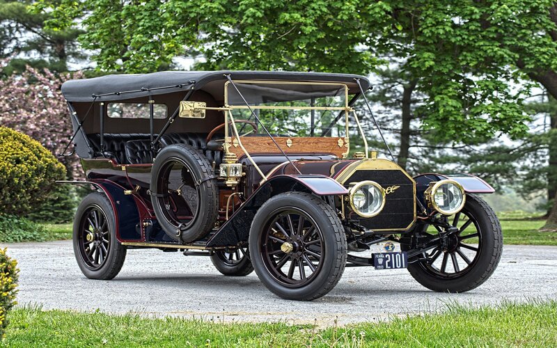 Vintage Car on Gravel — Black