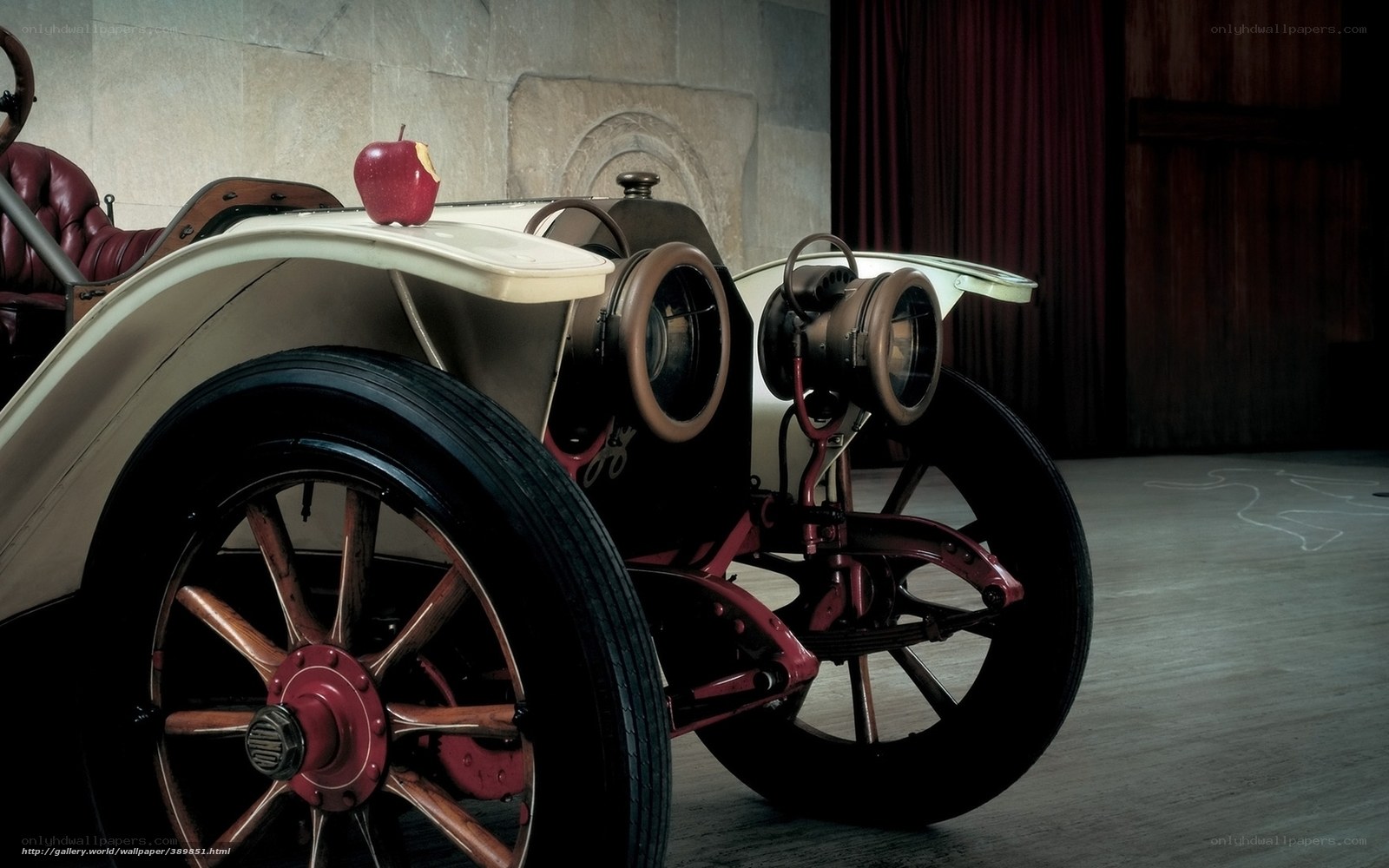 vintage car with apple