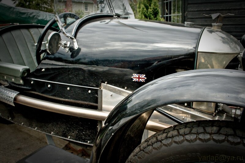 vintage car with union jack