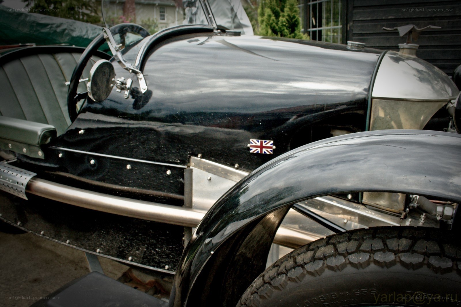 vintage car with union jack
