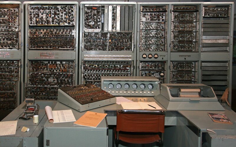 Vintage Computer Console — Gray