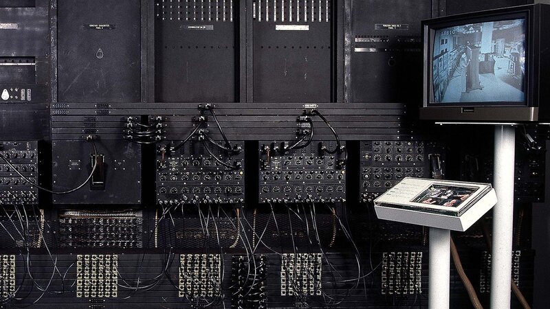 vintage computer hardware display