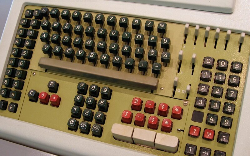 Vintage Computer Keyboard — Beige