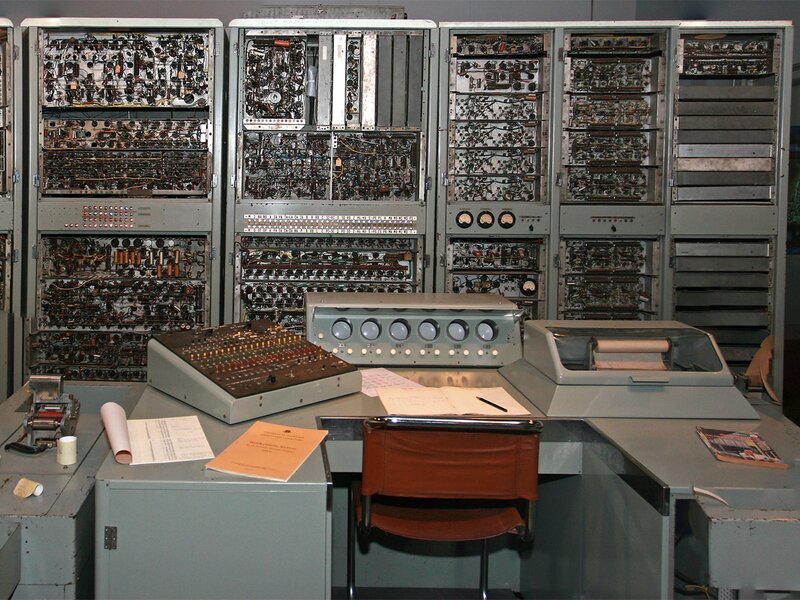 Vintage computer mainframe