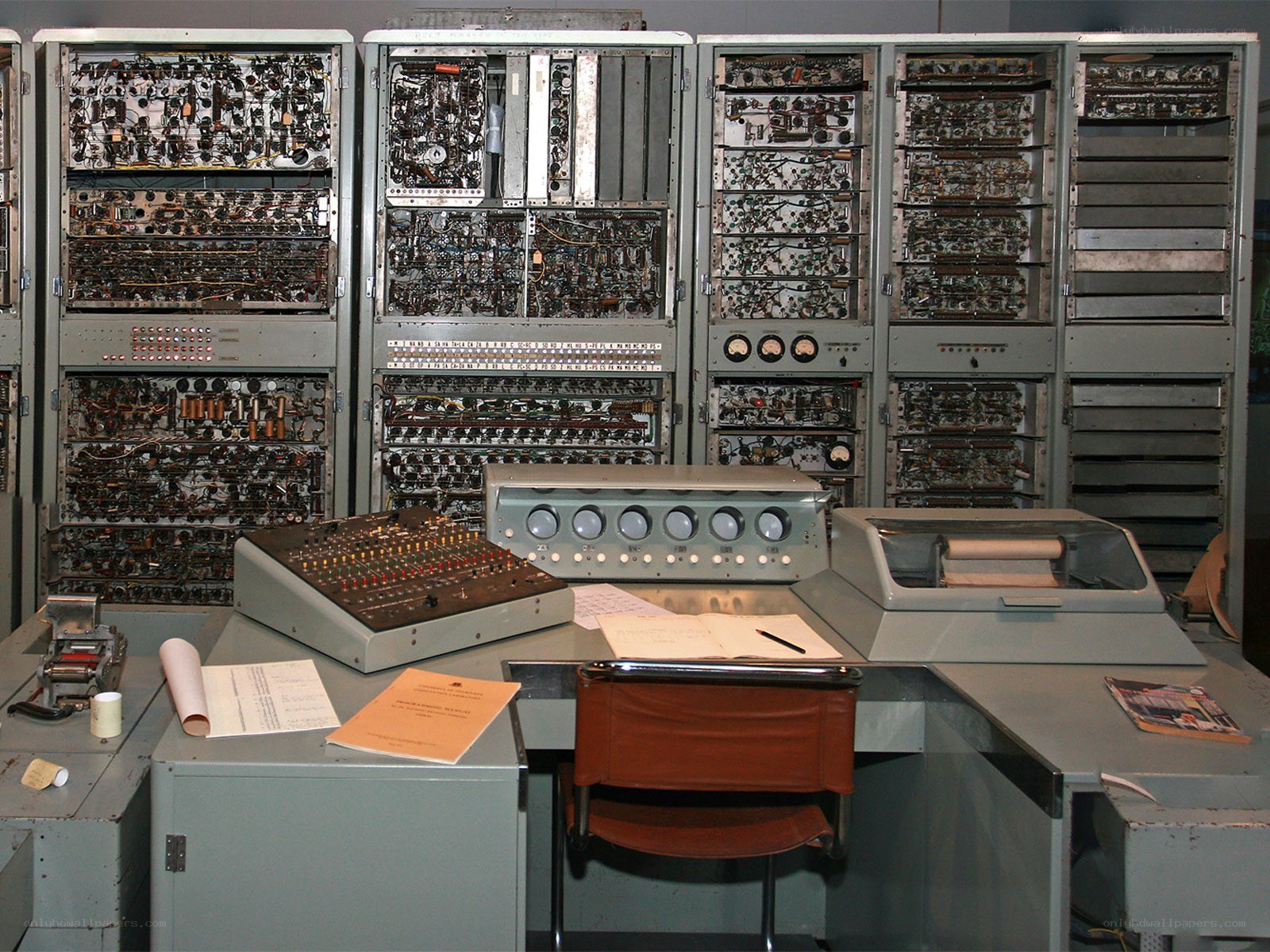Vintage computer mainframe